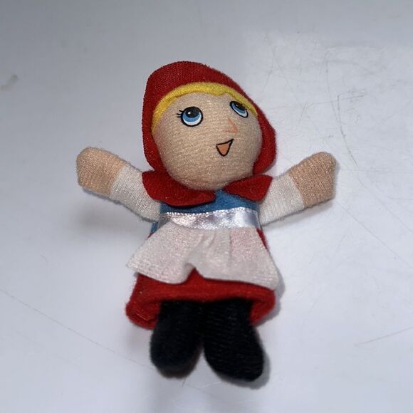 Three Little Red Riding Hood felt finger puppets including Grandma and the Wolf - Picture 5 of 9